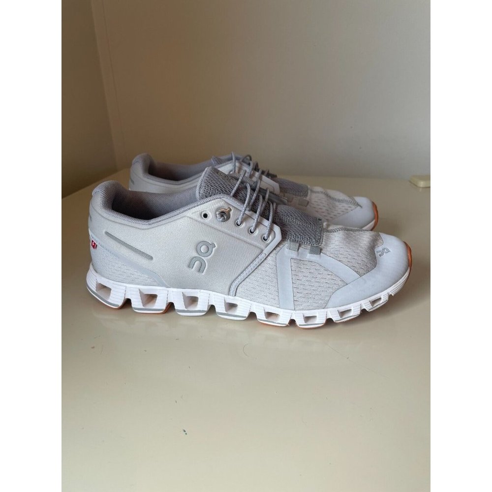 On Cloud 2.0 Swiss Engineering Running Shoes Women's Size US 9 Glacier White